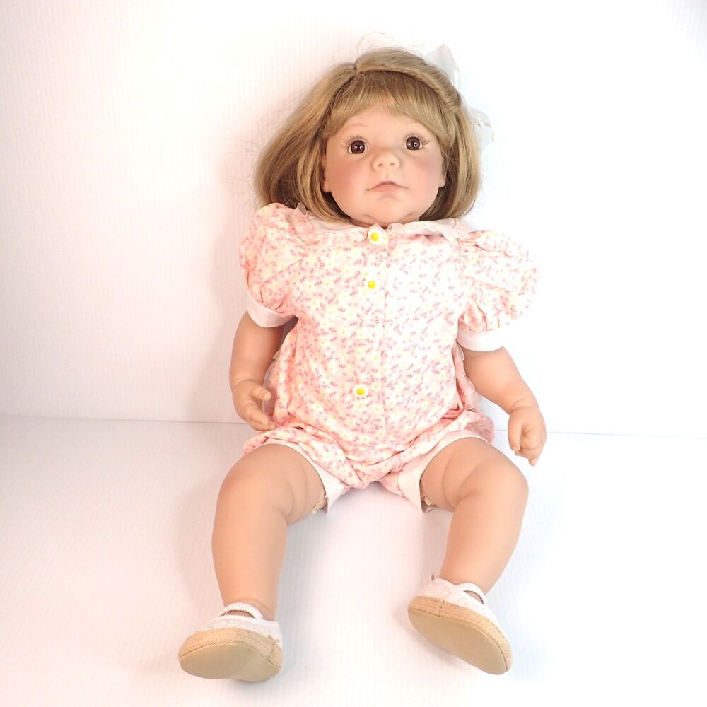 Lee Middleton Doll GIRL Brown Eyes, Light Brown Hair w/Outfit CLEAN Reva 1303